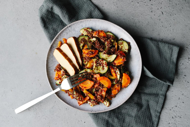 Mandelmus-Quinoa mit Ofengemüse