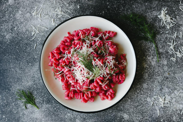 Pasta mit Rote Bete-Dill-Pesto