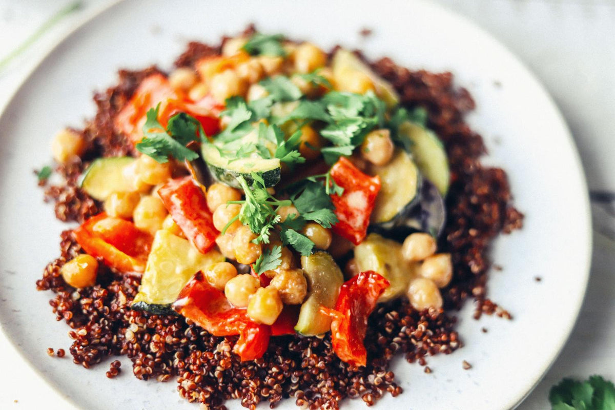 Tahini-Ofengemüse mit Quinoa