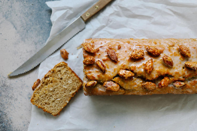 Pastinakenkuchen mit gebrannten Mandeln