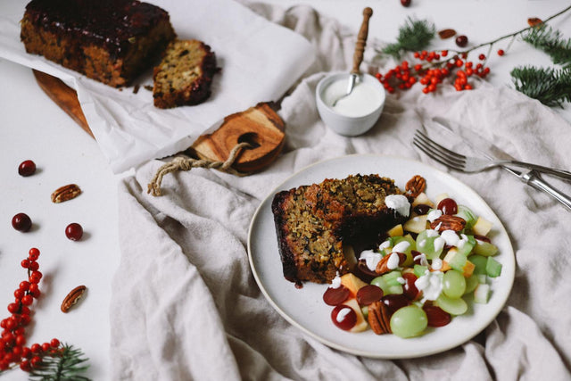 Weihnachtsmenü Hauptgericht vegan: Nussbraten mit Waldorfsalat