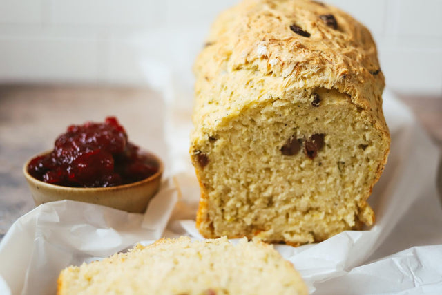 Zucchini-Olivenbrot mit Cranberry-Kompott