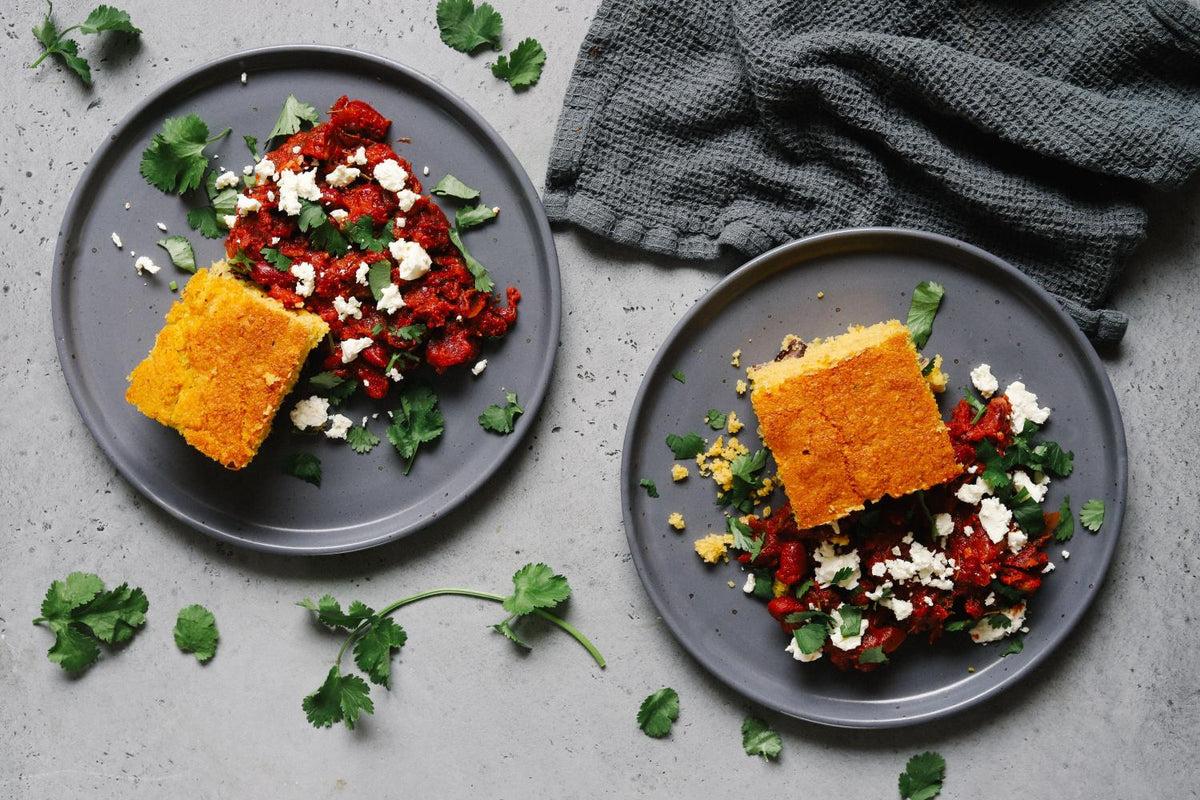 Maisbrot mit vegetarischem Chili