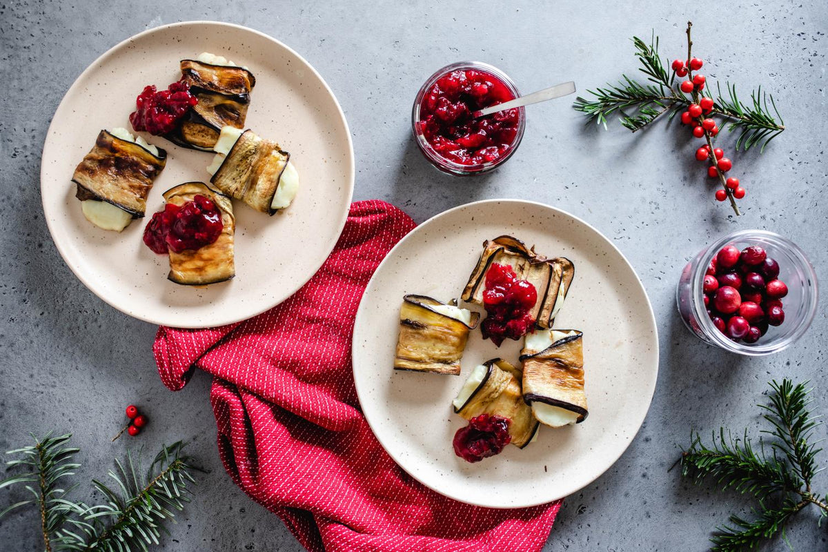Weihnachtsmenü Vorspeise: Halloumi-Auberginen-Röllchen mit Cranberry-Gelee
