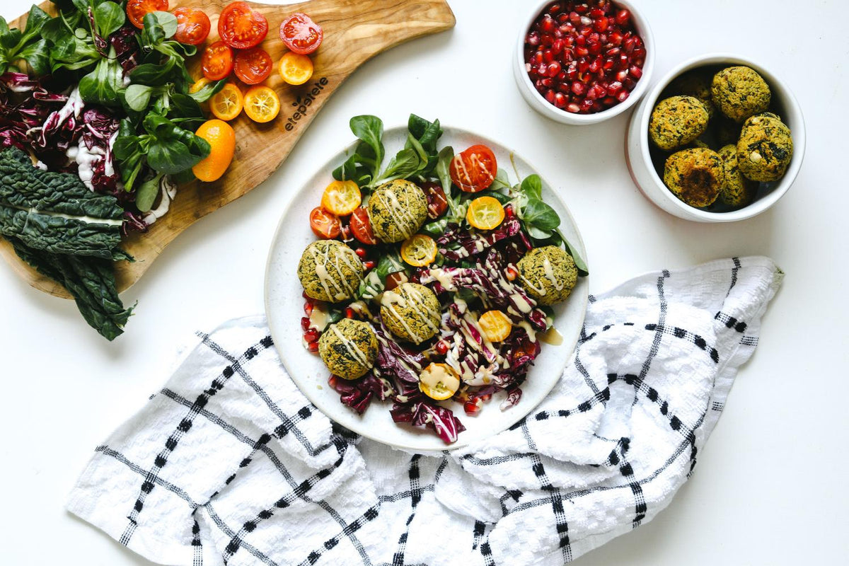 Grünkohl-Falafel auf Salat