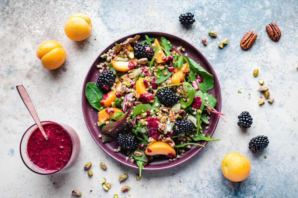 Dinkelsalat mit Brombeeren und Aprikosen