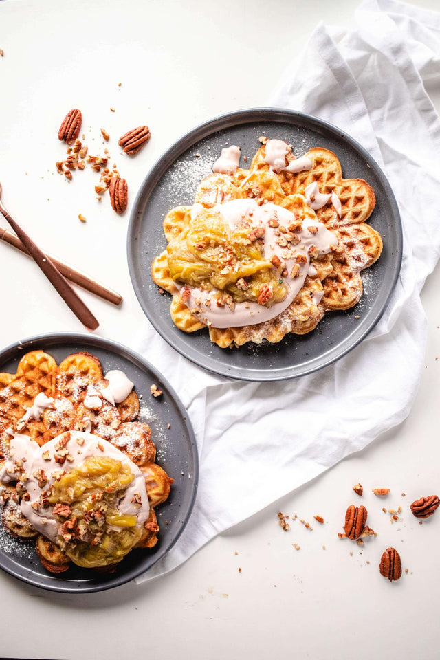Rhabarber Waffeln mit Haselnusscreme