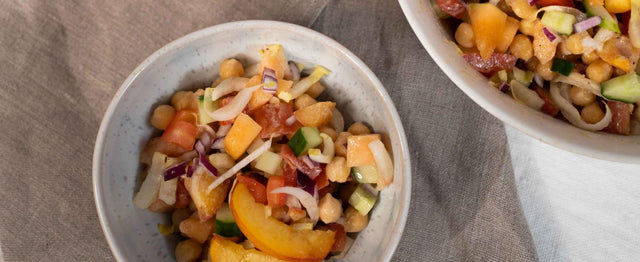 Fruchtiger Kichererbsensalat mit Melone und Nektarine