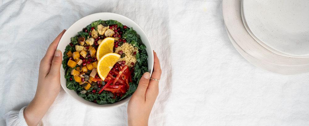 Grünkohl-Bowl mit Orangen-Senf-Dressing