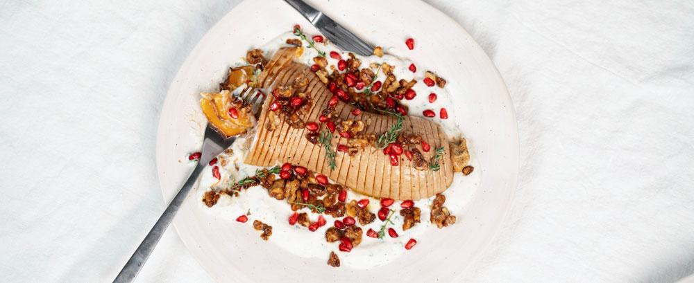 Fächer-Ofen-Kürbis auf Feta-Creme