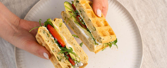 Herzhaftes Waffel-Sandwich