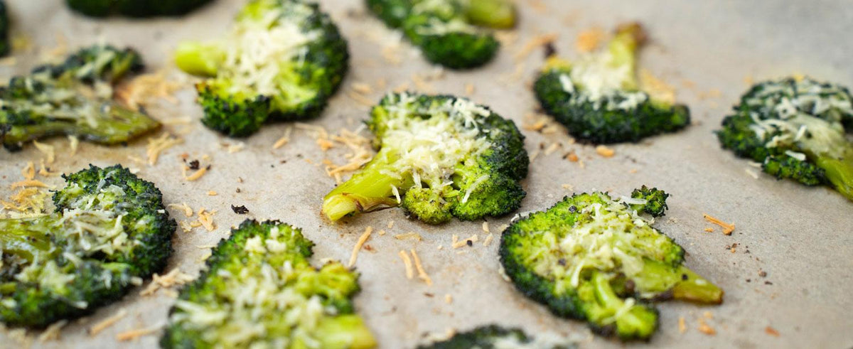 Smashed Brokkoli mit Sesam-Chili-Dip