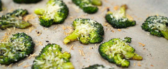 Smashed Brokkoli mit Sesam-Chili-Dip